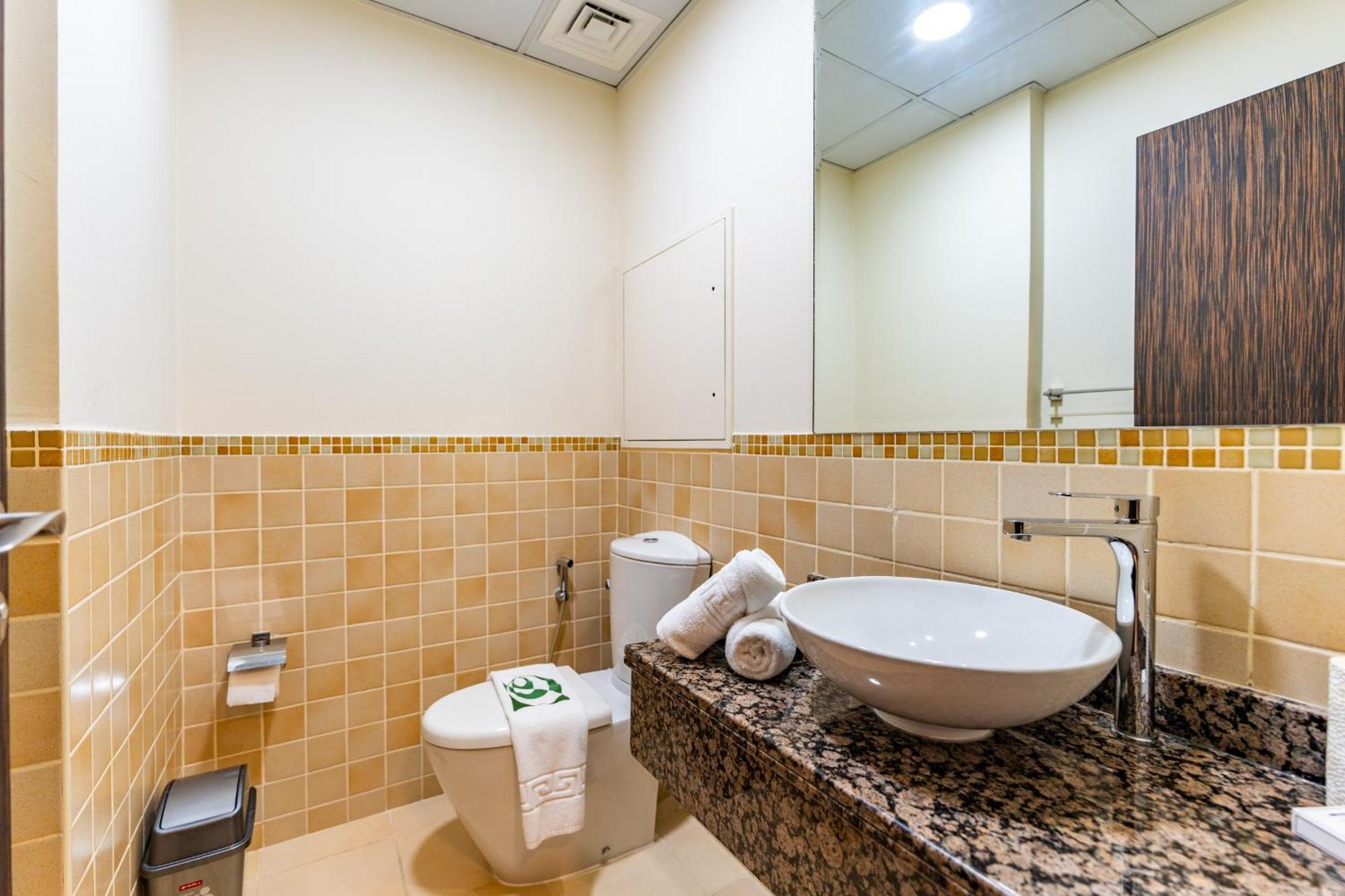 Luxury 2br In Shams 1 By Pk Holidays Dubai